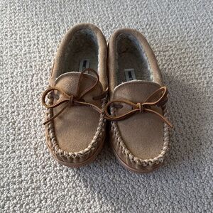 Minnetonka Moccasin Kids Size 3 Slippers